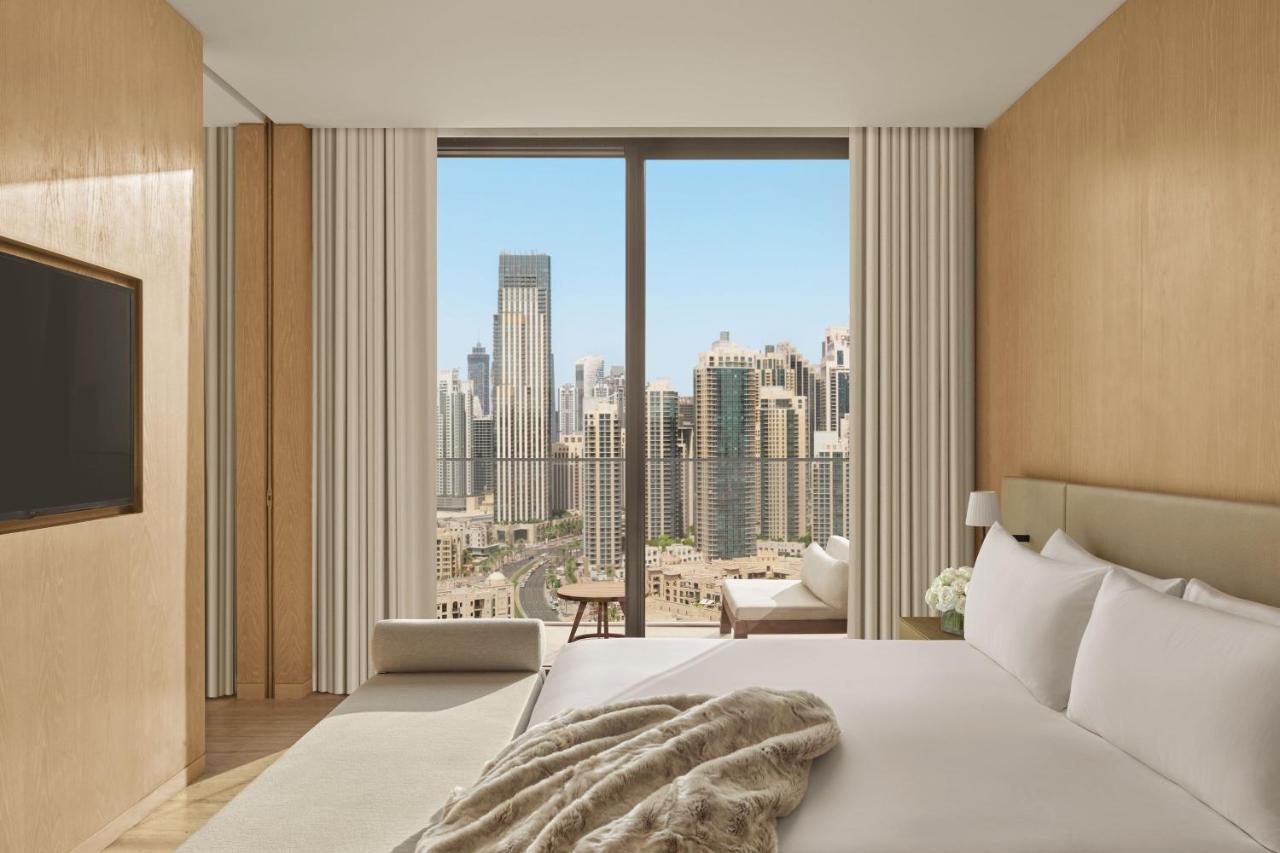The Dubai Edition Экстерьер фото A bedroom at the hotel
