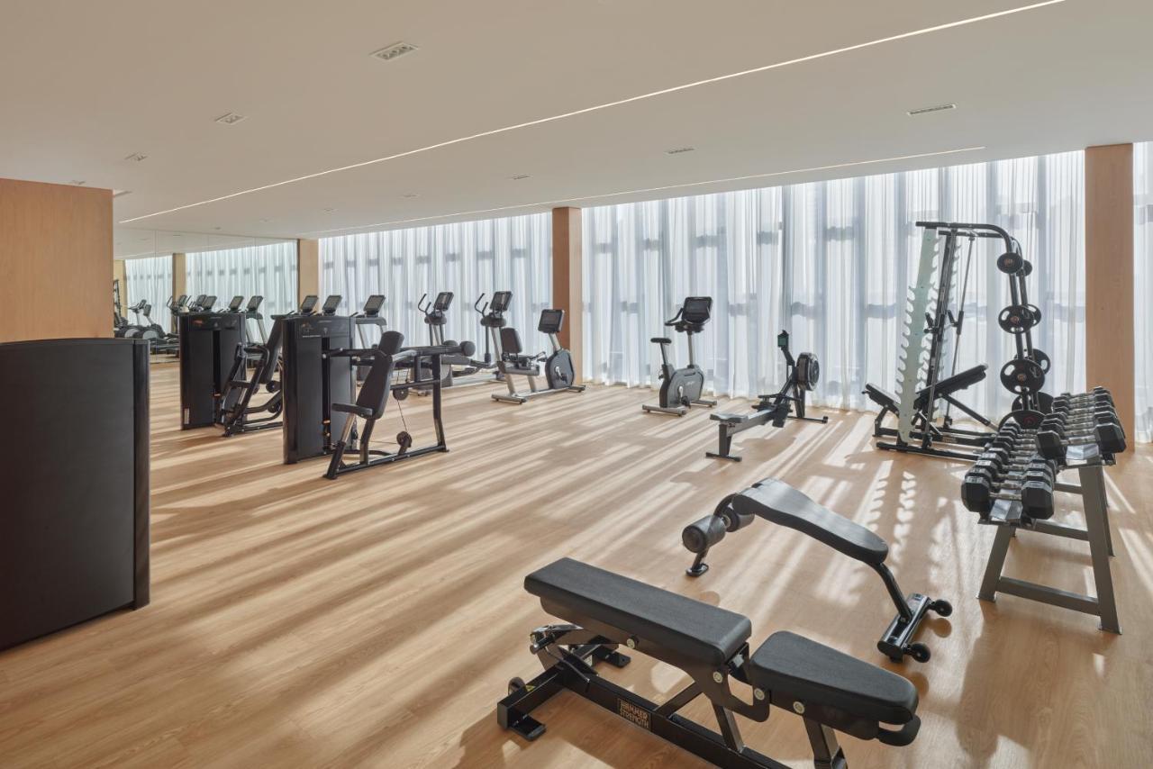 The Dubai Edition Экстерьер фото The gym at The Hari