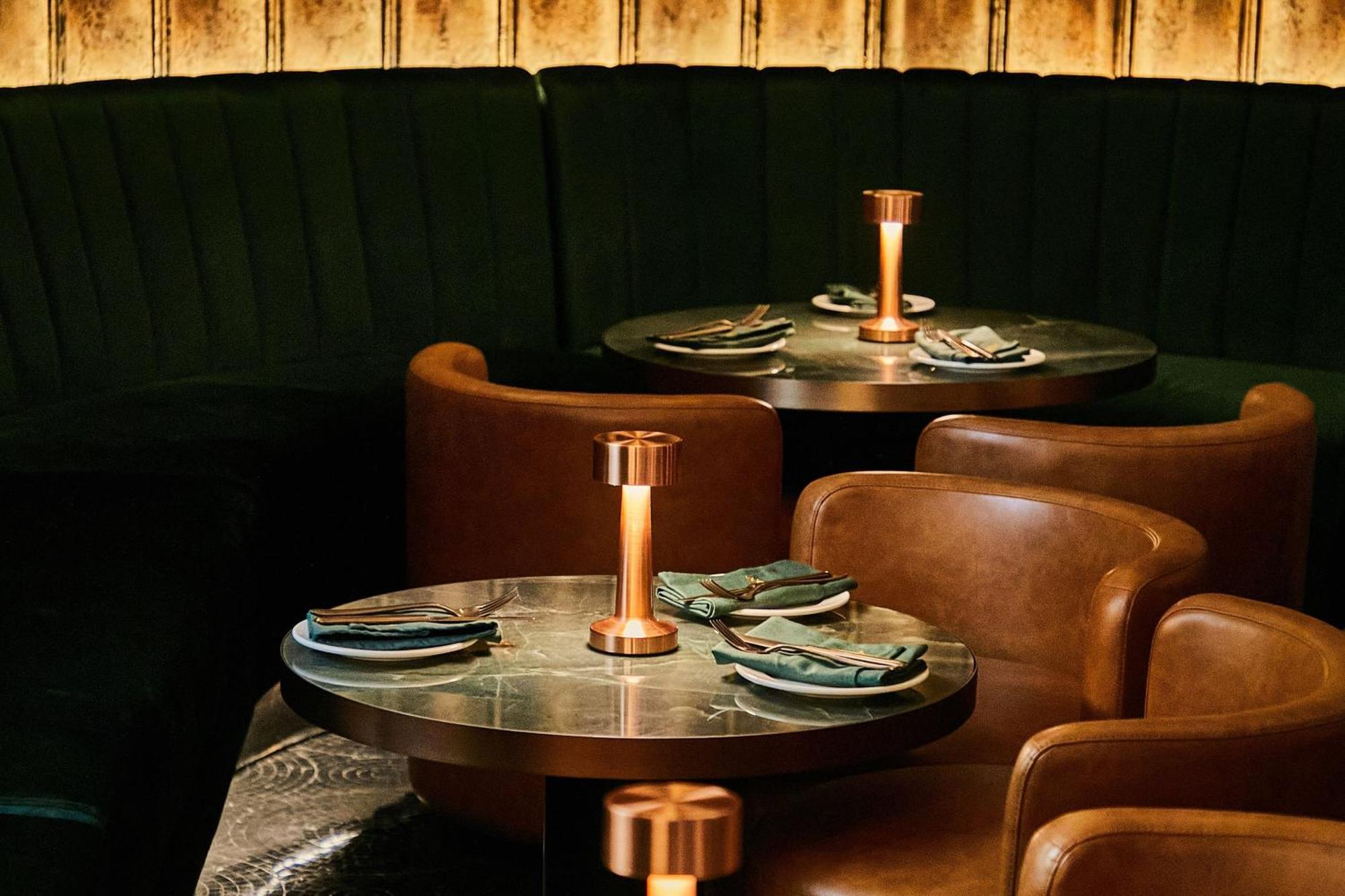 The Dubai Edition Экстерьер фото Interior of the restaurant