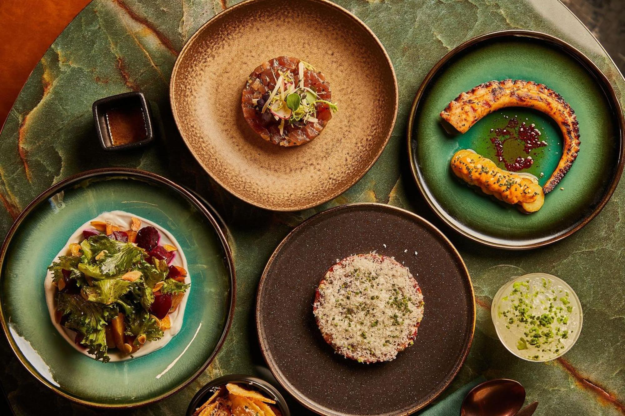 The Dubai Edition Экстерьер фото Dishes at the restaurant