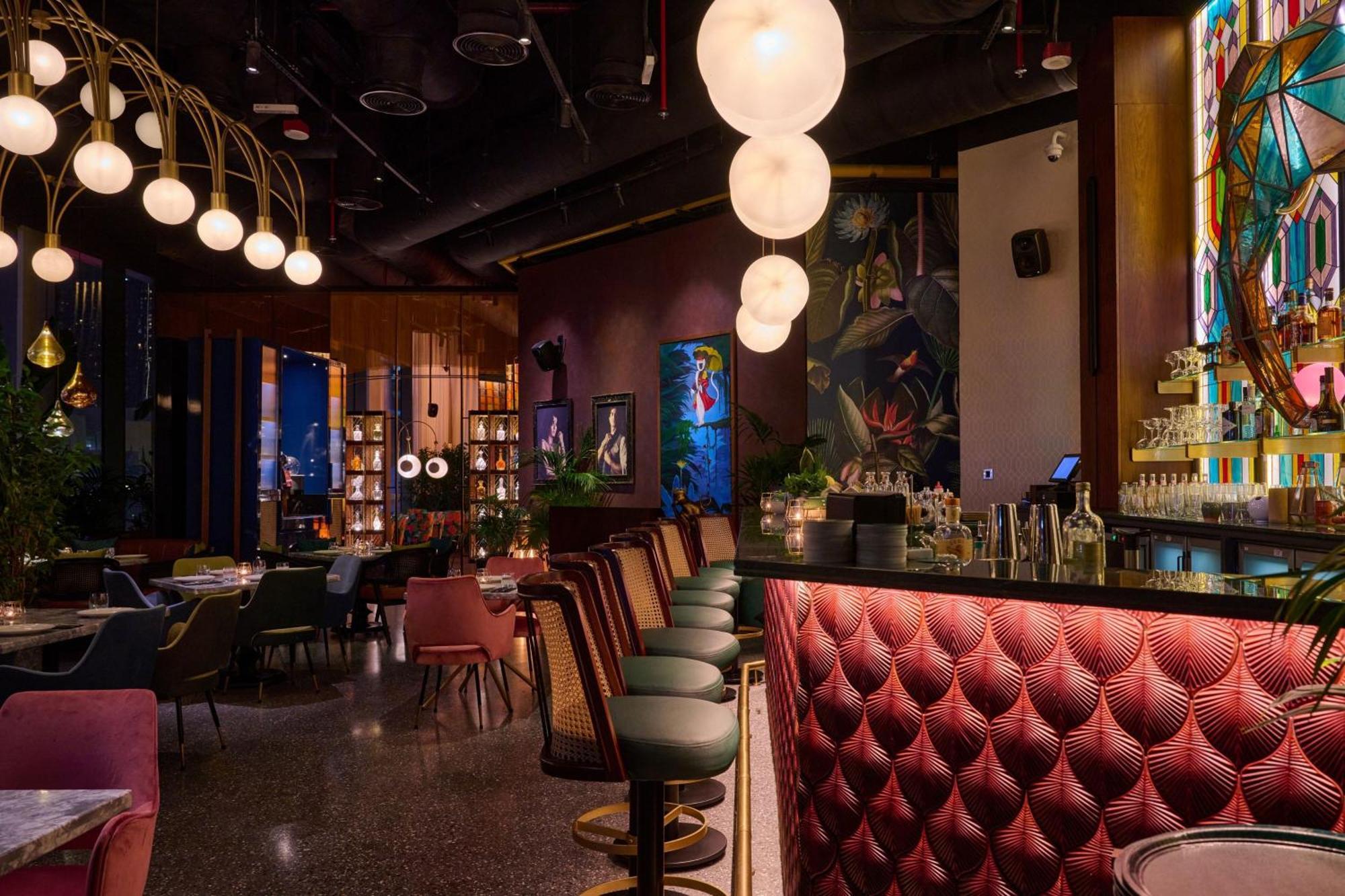 The Dubai Edition Экстерьер фото Interior of the restaurant