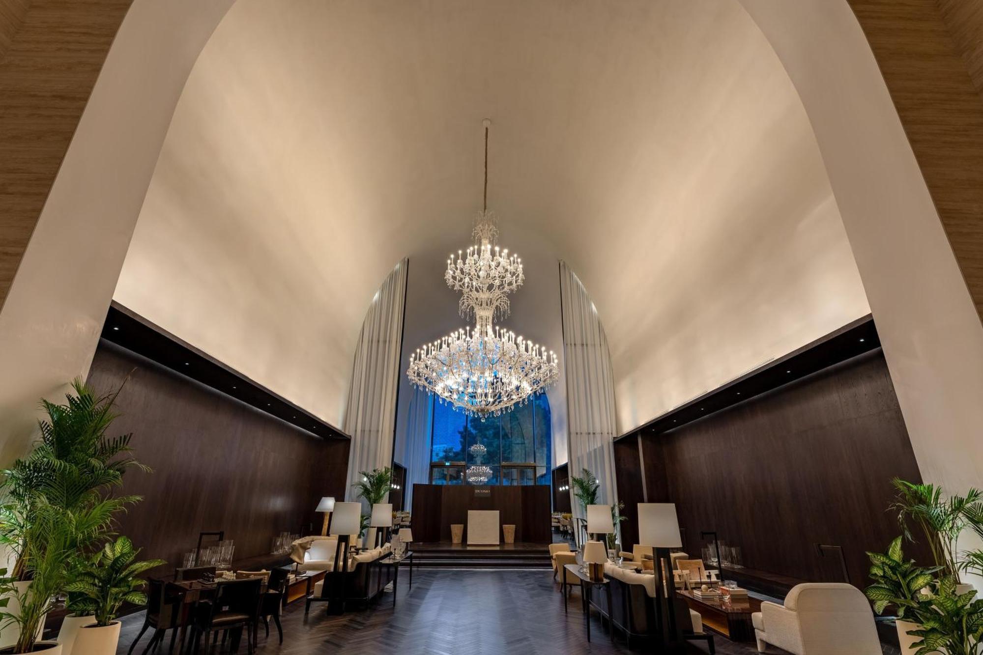The Dubai Edition Экстерьер фото The interior of the church