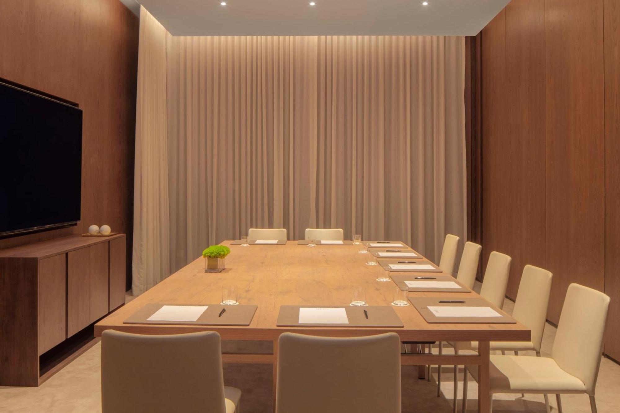 The Dubai Edition Экстерьер фото Meeting room